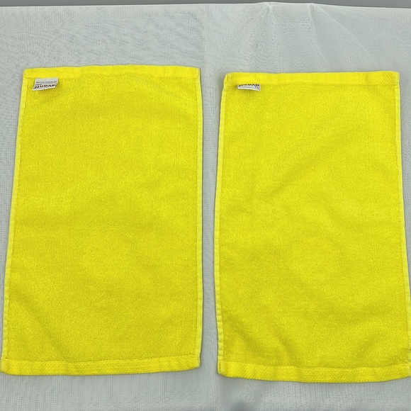 Vintage 70’s yellow plaid embroidered daisy hand towels by The Avanti - Picture 3 of 8